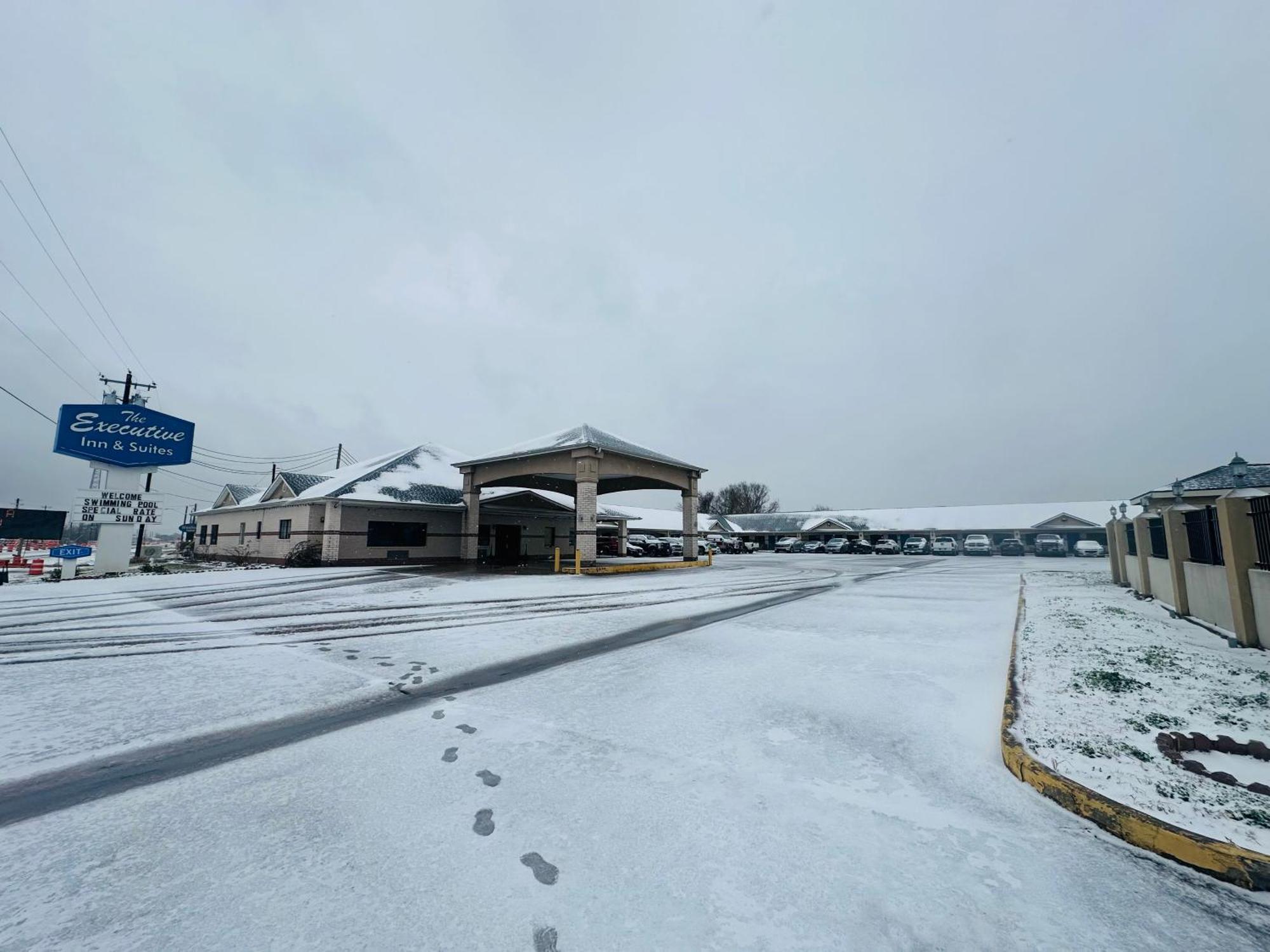 Executive Inn & Suites West Columbia Exterior photo