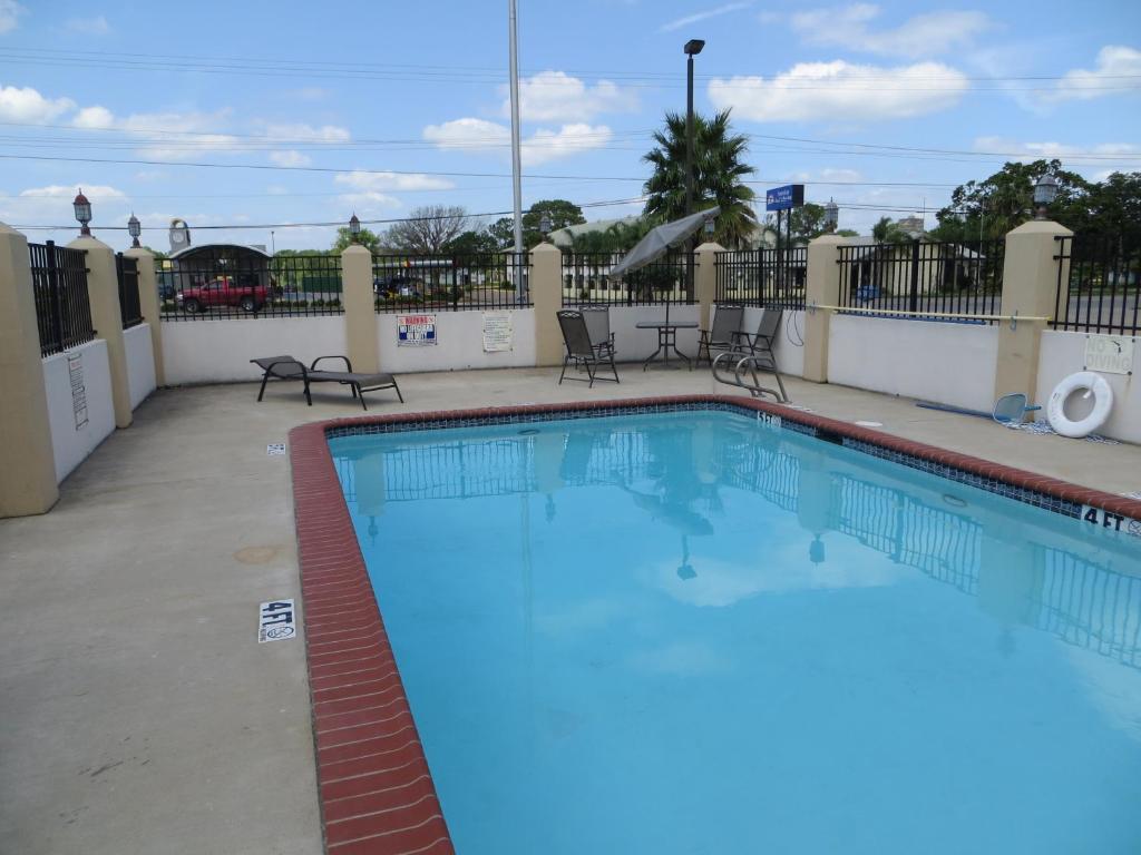 Executive Inn & Suites West Columbia Exterior photo