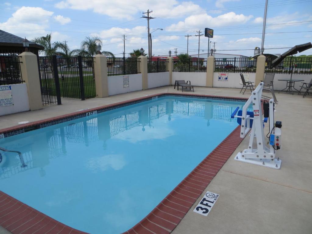 Executive Inn & Suites West Columbia Exterior photo