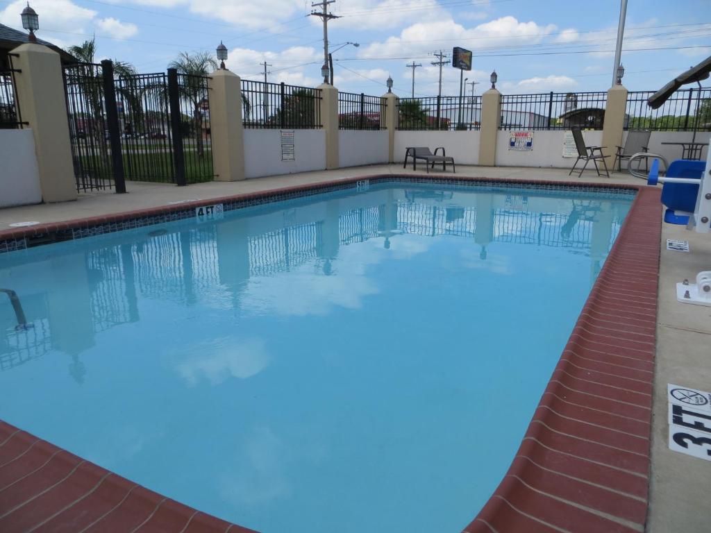 Executive Inn & Suites West Columbia Exterior photo